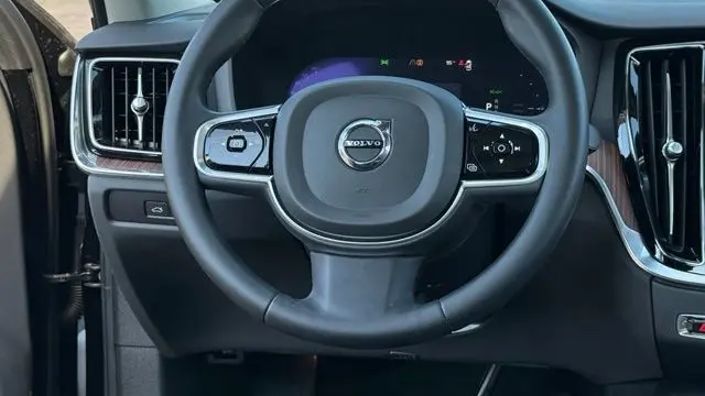 2023 Volvo S60 Recharge T8 Plus Dark Theme