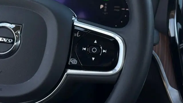 2023 Volvo S60 Recharge T8 Plus Dark Theme