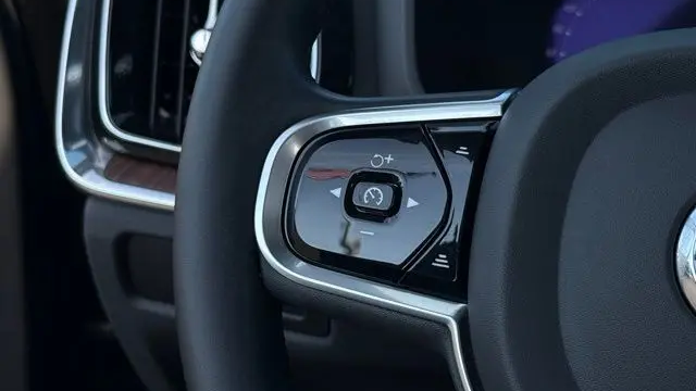 2023 Volvo S60 Recharge T8 Plus Dark Theme