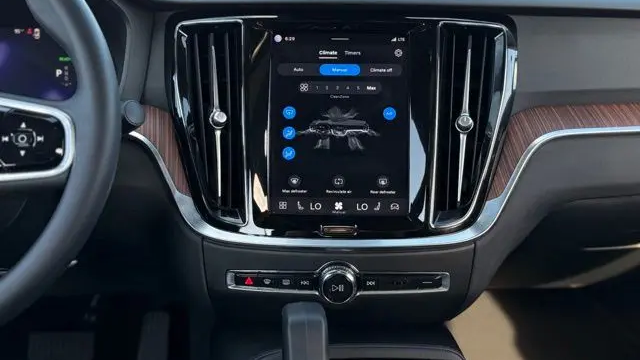 2023 Volvo S60 Recharge T8 Plus Dark Theme