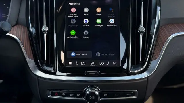 2023 Volvo S60 Recharge T8 Plus Dark Theme