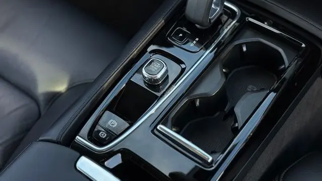 2023 Volvo S60 Recharge T8 Plus Dark Theme