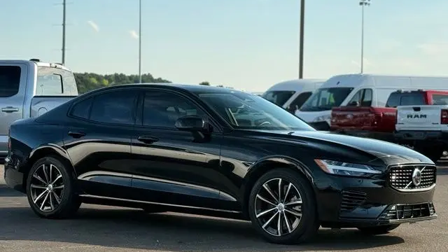 2023 Volvo S60 Recharge T8 Plus Dark Theme