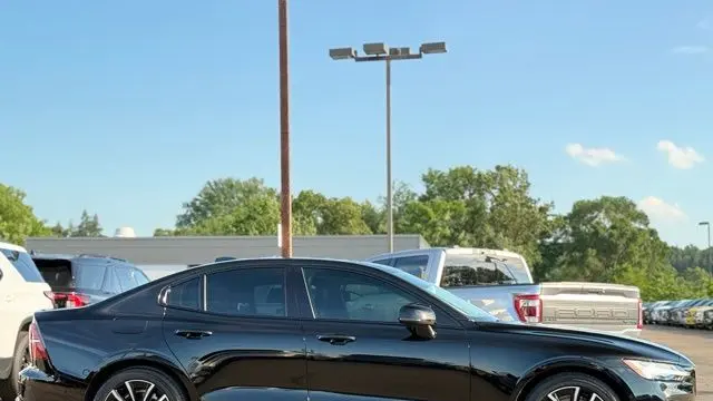 2023 Volvo S60 Recharge T8 Plus Dark Theme
