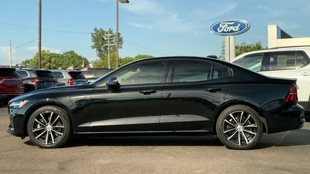2023 Volvo S60 Recharge T8 Plus Dark Theme