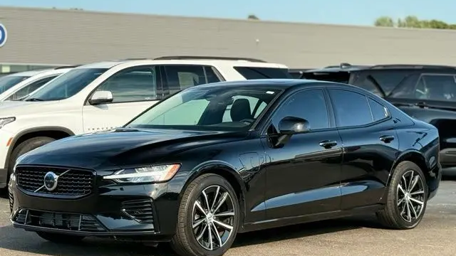 2023 Volvo S60 Recharge T8 Plus Dark Theme