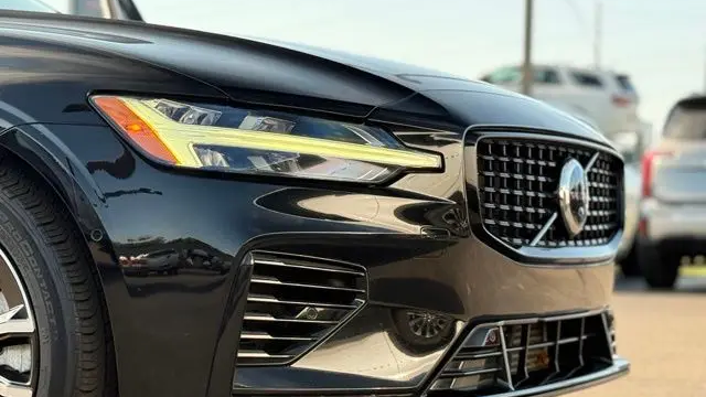 2023 Volvo S60 Recharge T8 Plus Dark Theme