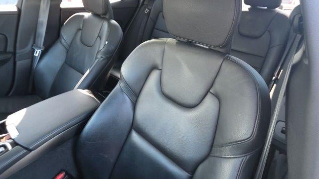 2023 Volvo S60 Recharge T8 Plus Dark Theme