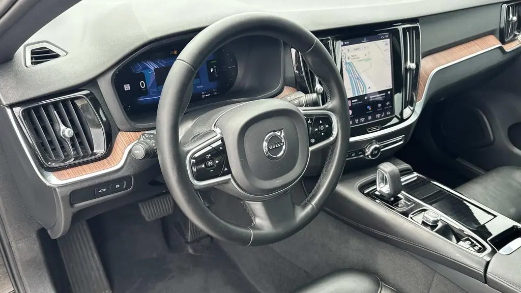 2023 Volvo S60 Recharge T8 Plus Black Edition