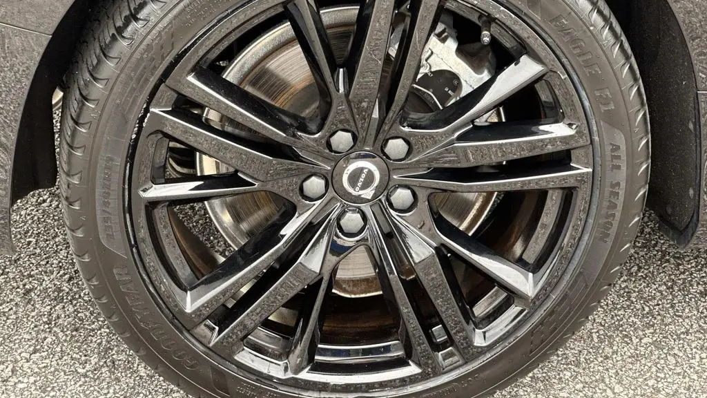 2023 Volvo S60 Recharge T8 Plus Black Edition