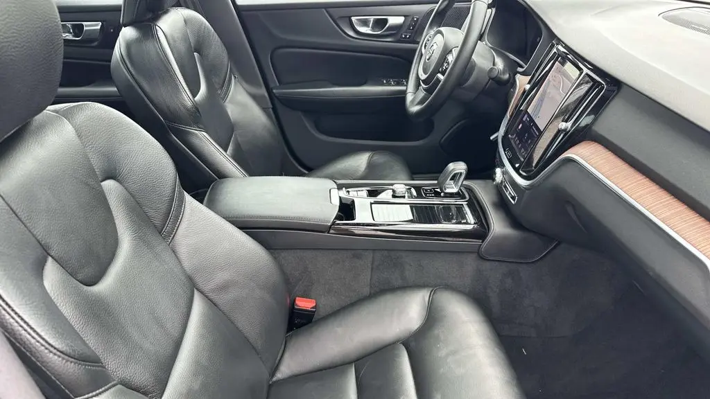 2023 Volvo S60 Recharge T8 Plus Black Edition