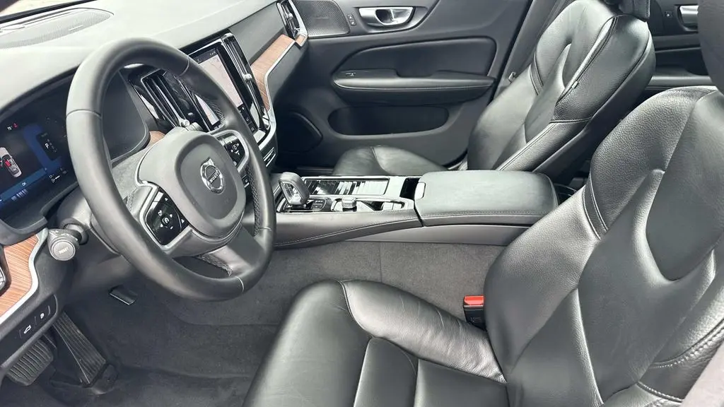 2023 Volvo S60 Recharge T8 Plus Black Edition