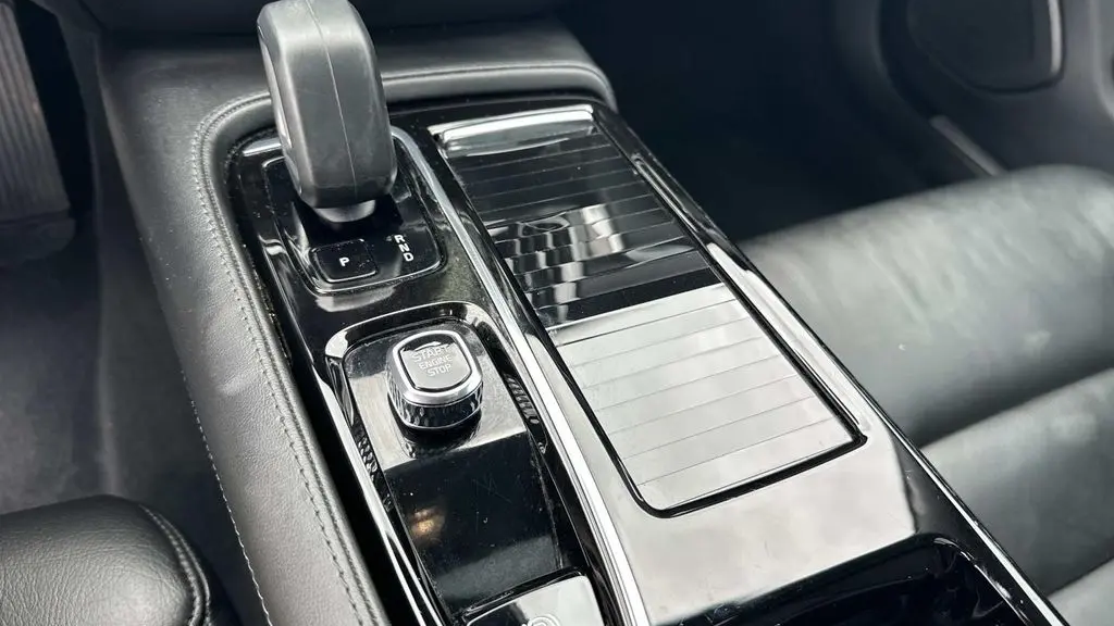 2023 Volvo S60 Recharge T8 Plus Black Edition