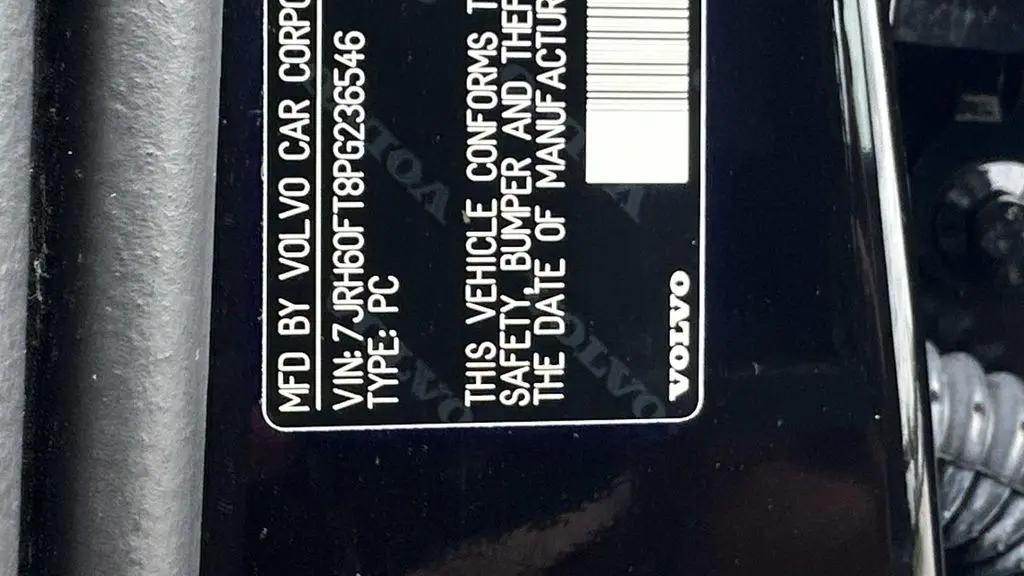 2023 Volvo S60 Recharge T8 Plus Black Edition