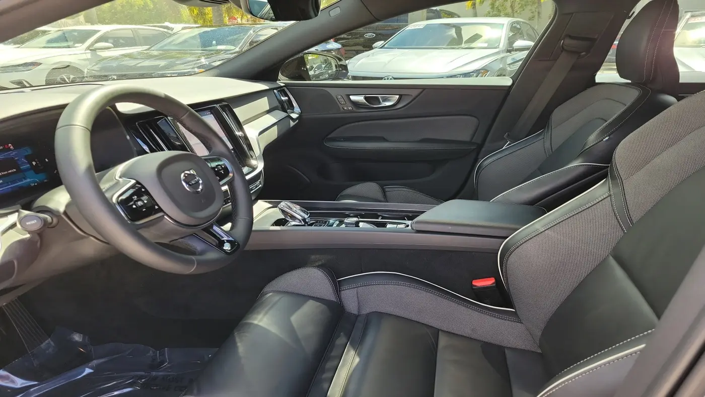 2024 Volvo S60 B5 Plus Black Edition
