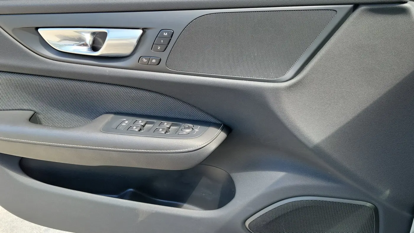 2024 Volvo S60 B5 Plus Black Edition