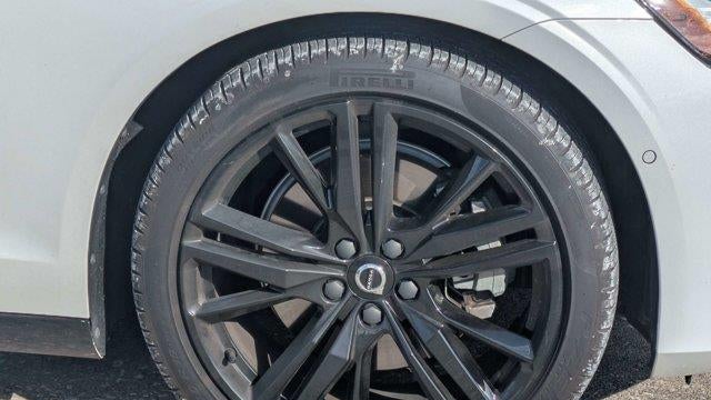 2024 Volvo S60 B5 Plus Black Edition