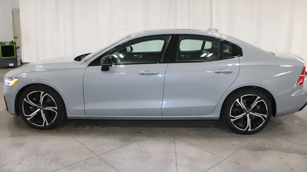 2024 Volvo S60 B5 Core Dark Theme