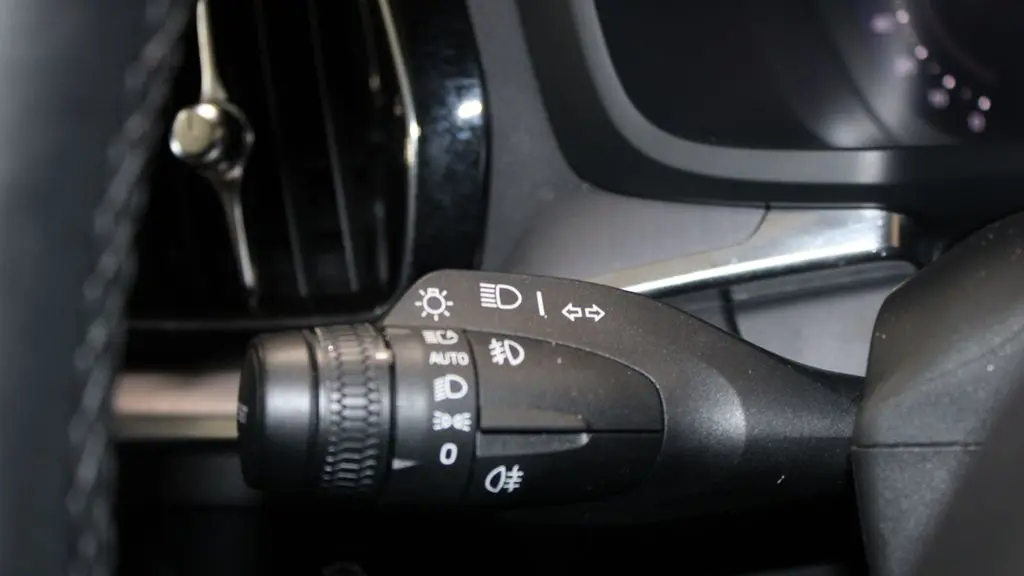 2024 Volvo S60 B5 Core Dark Theme