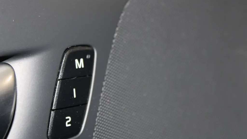 2024 Volvo S60 B5 Core Dark Theme