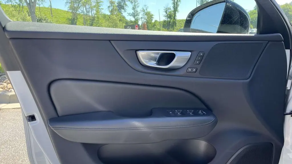 2024 Volvo S60 B5 Core Dark Theme