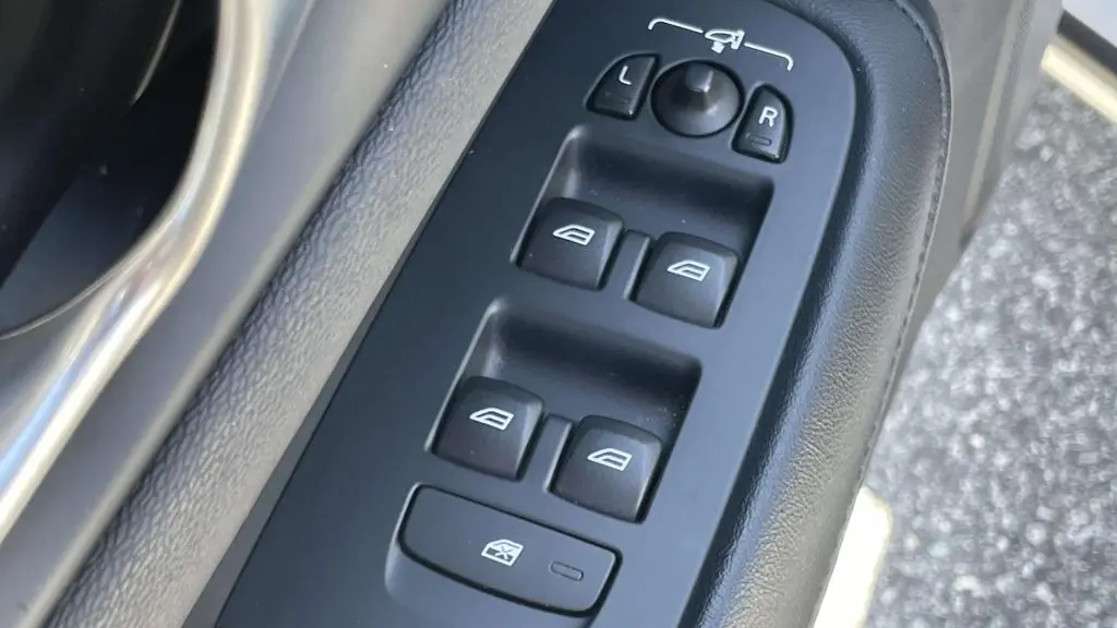 2024 Volvo S60 B5 Core Dark Theme
