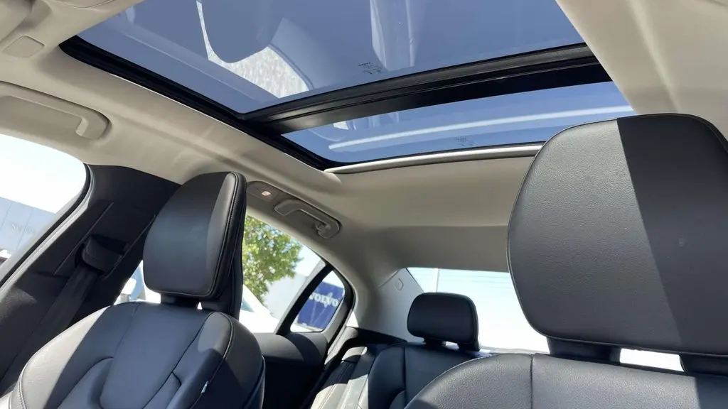 2024 Volvo S60 B5 Core Dark Theme