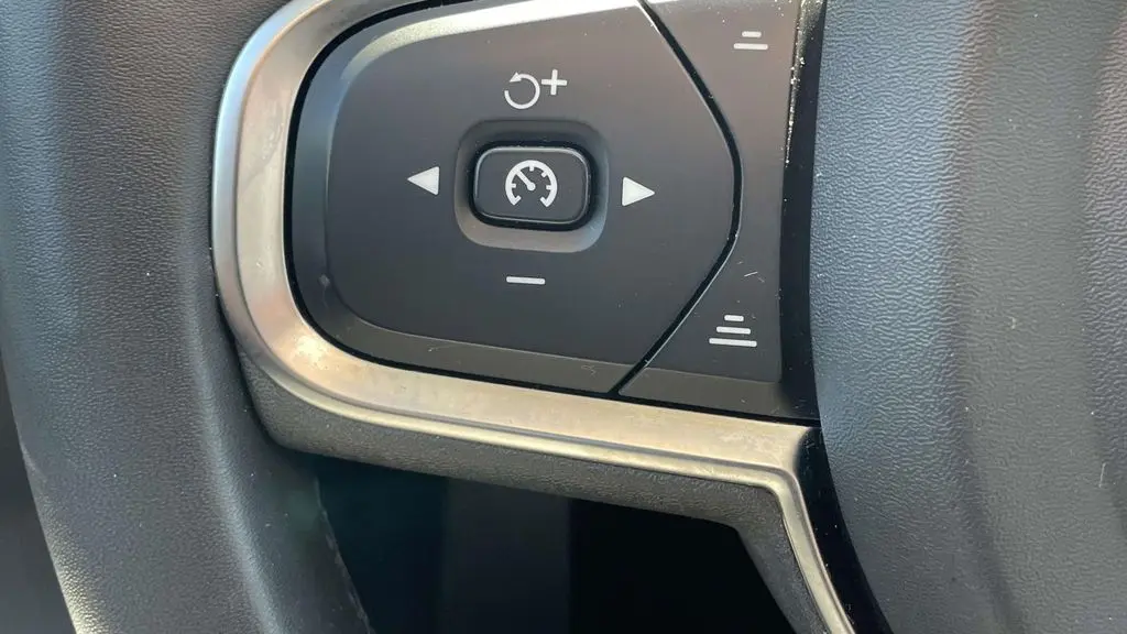 2024 Volvo S60 B5 Core Dark Theme