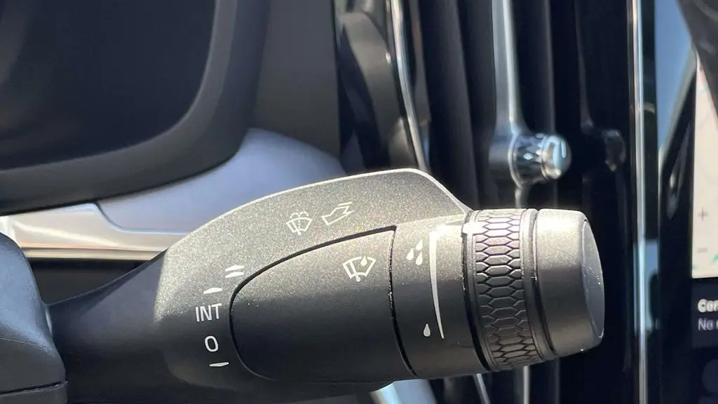 2024 Volvo S60 B5 Core Dark Theme