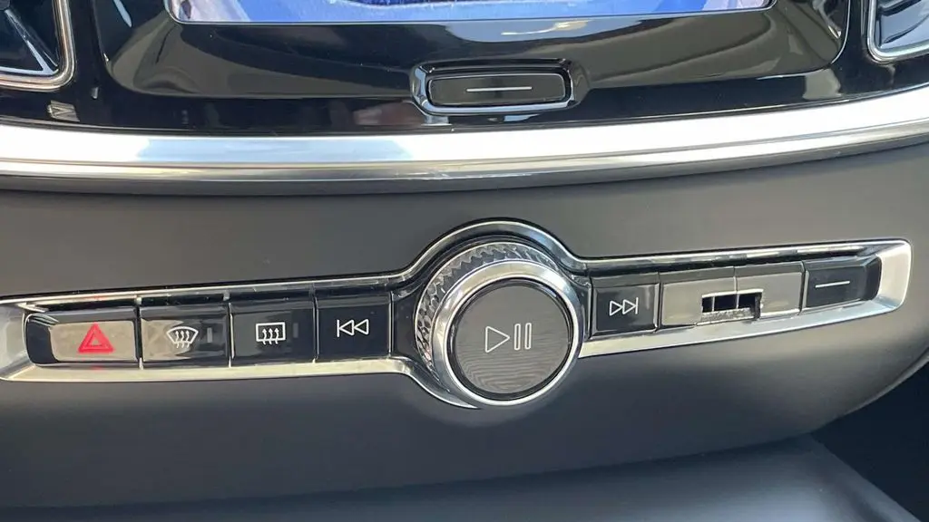 2024 Volvo S60 B5 Core Dark Theme