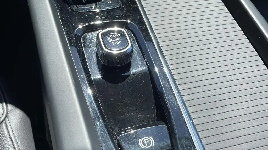2024 Volvo S60 B5 Core Dark Theme