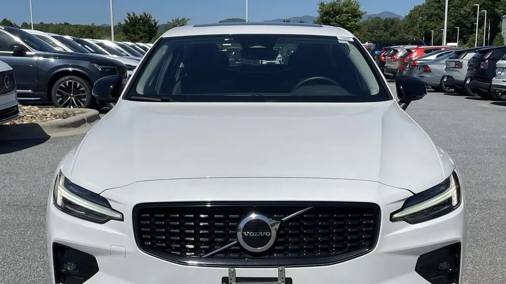 2024 Volvo S60 B5 Core Dark Theme