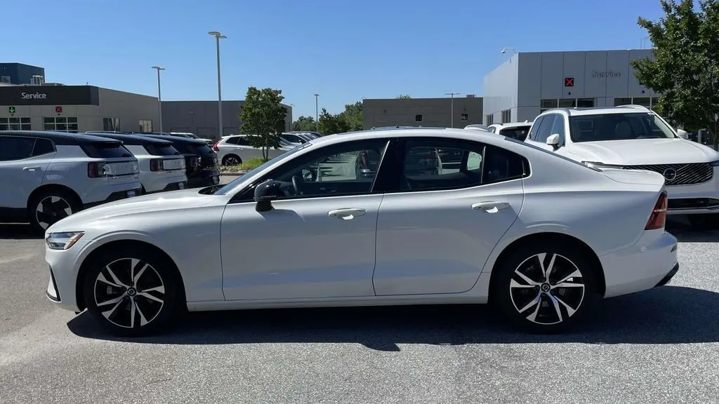 2024 Volvo S60 B5 Core Dark Theme