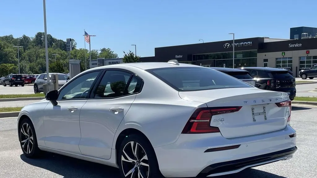 2024 Volvo S60 B5 Core Dark Theme