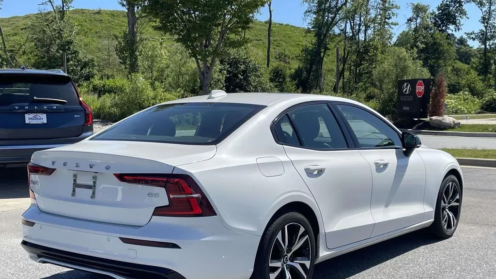 2024 Volvo S60 B5 Core Dark Theme
