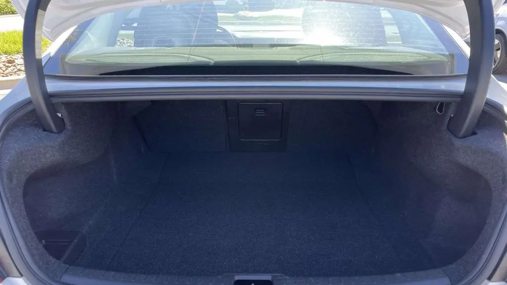 2024 Volvo S60 B5 Core Dark Theme