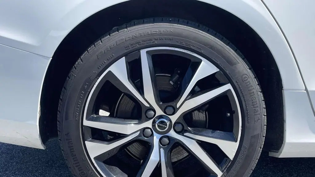 2024 Volvo S60 B5 Core Dark Theme