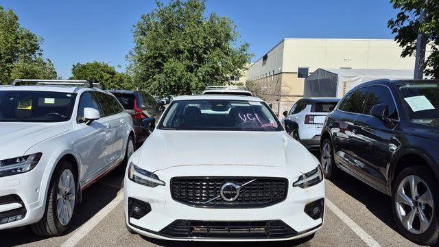 2024 Volvo S60 B5 Core Dark Theme