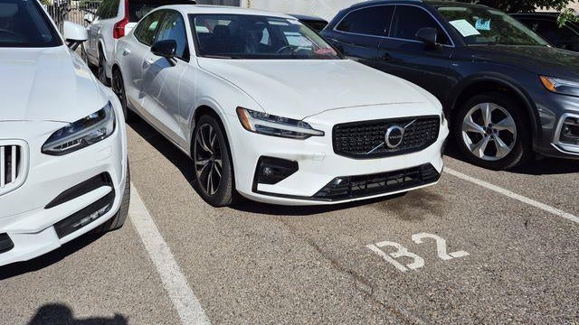 2024 Volvo S60 B5 Core Dark Theme