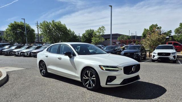 2024 Volvo S60 B5 Core Dark Theme