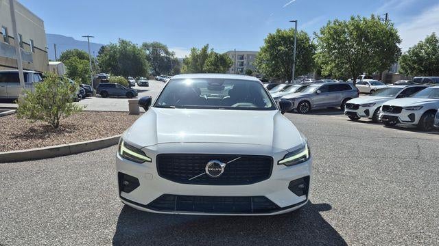 2024 Volvo S60 B5 Core Dark Theme