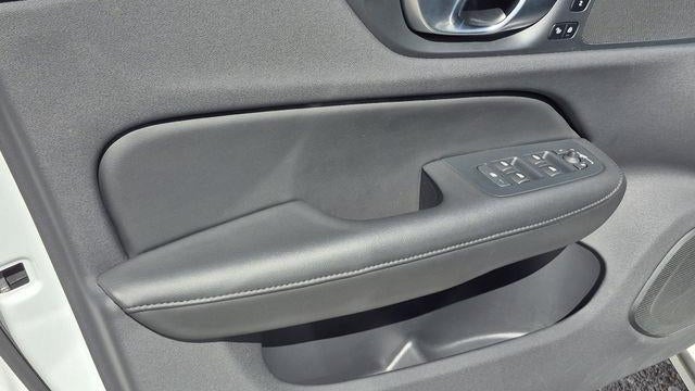 2024 Volvo S60 B5 Core Dark Theme