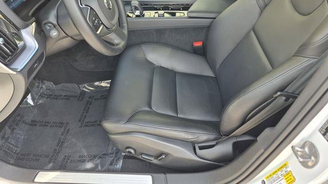 2024 Volvo S60 B5 Core Dark Theme