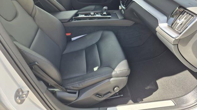 2024 Volvo S60 B5 Core Dark Theme
