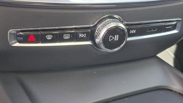 2024 Volvo S60 B5 Core Dark Theme