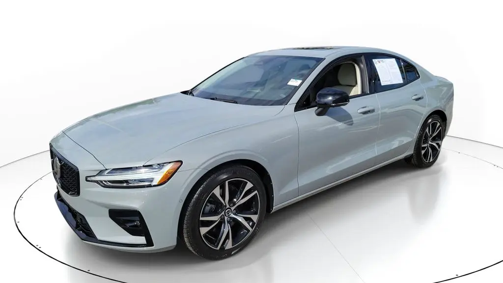 2024 Volvo S60 B5 Plus Dark Theme