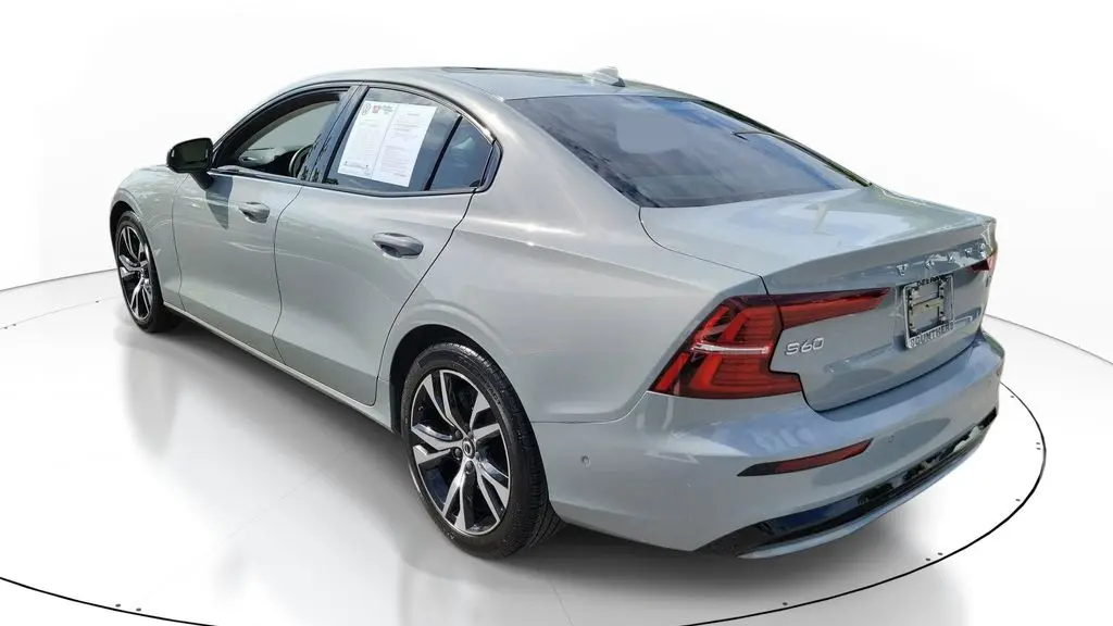 2024 Volvo S60 B5 Plus Dark Theme