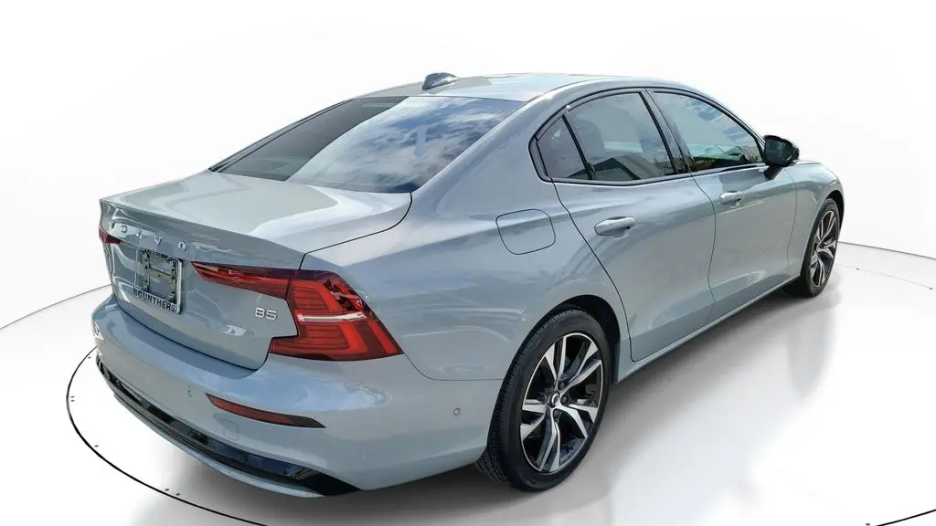 2024 Volvo S60 B5 Plus Dark Theme