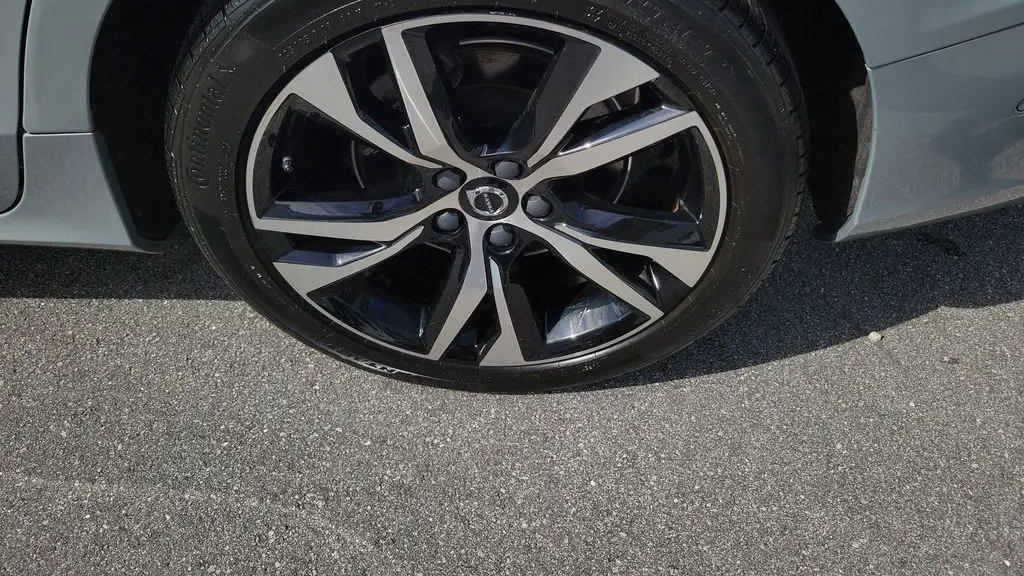 2024 Volvo S60 B5 Plus Dark Theme