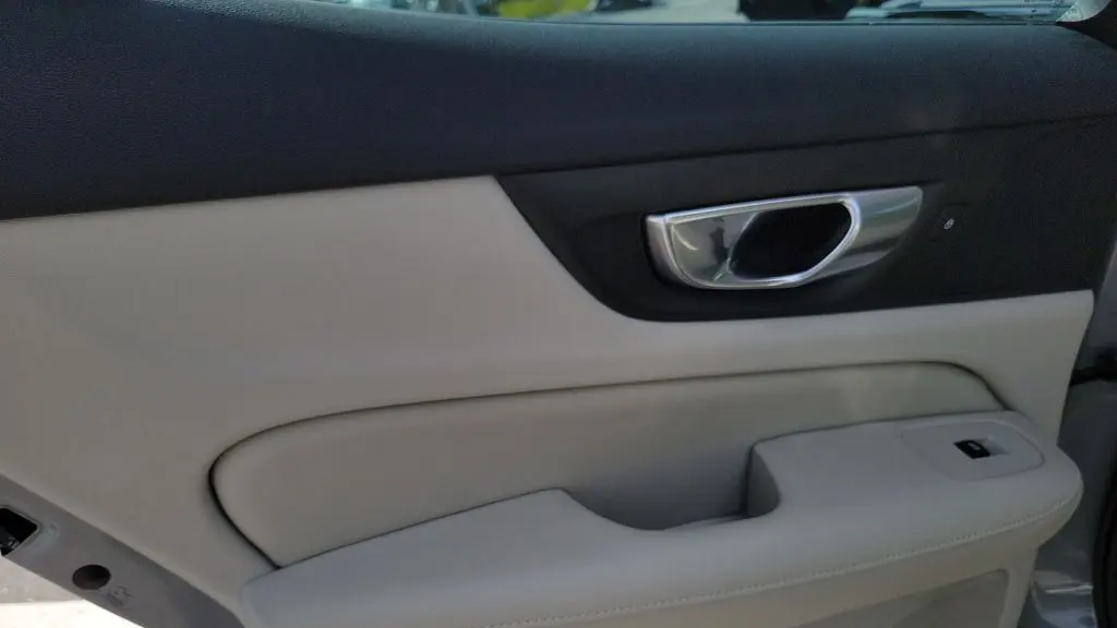 2024 Volvo S60 B5 Plus Dark Theme